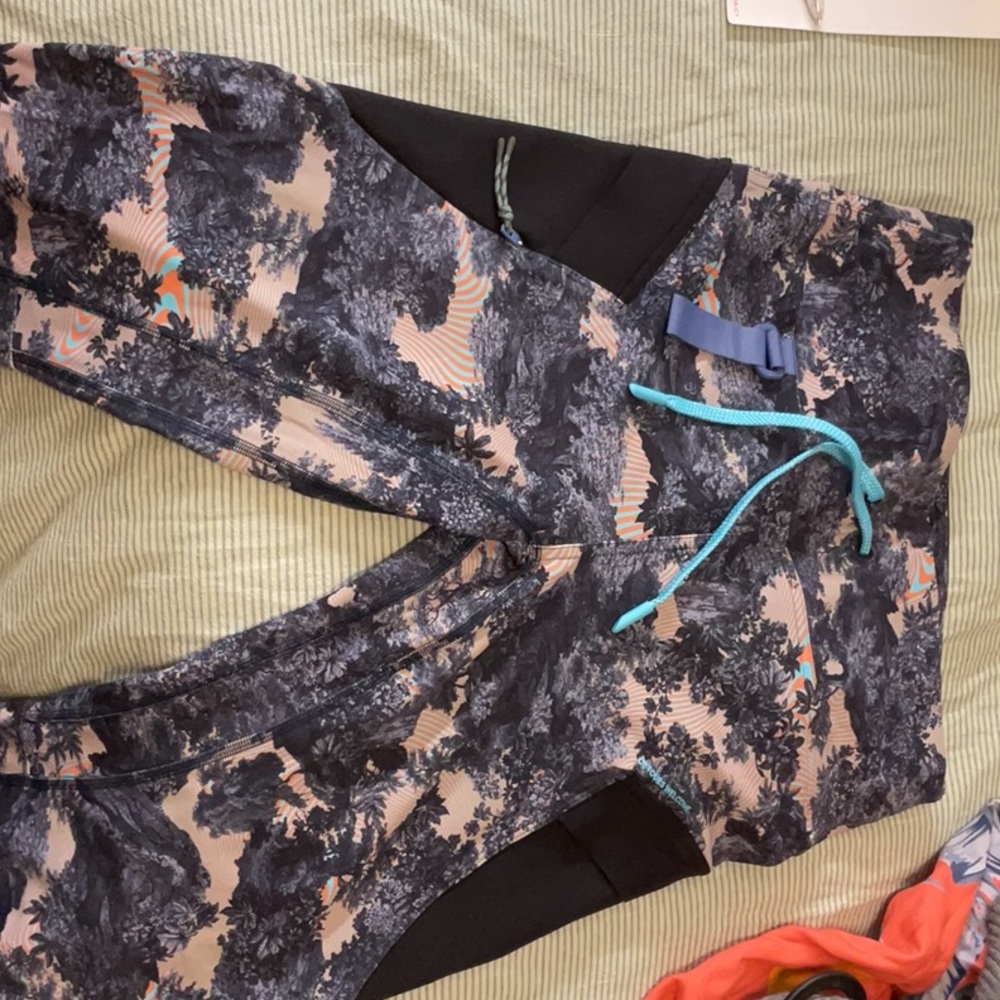 Hiker Lulus Size 8